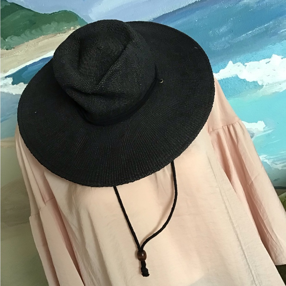 Universal thread black woven sunhat great condition and with drawstring